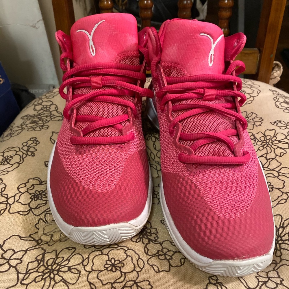Nike Air ZOOM KAY special Ed. Pink Ribbon Cancer survivor like new sneakers.